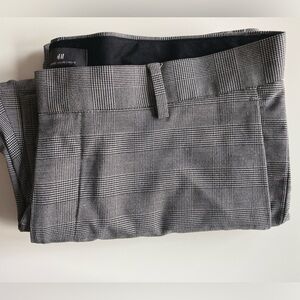 2 pairs of H&M slim fit 34x32 dress pants 1 grey -1 black